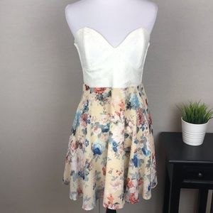 TOBI Cream Lace Floral Strapless Flounce Dress - EUC Sz M